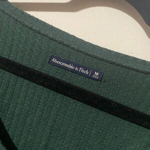 Forest Green Long-Sleeved Lightweight Sweater - Abercrombie - Medium